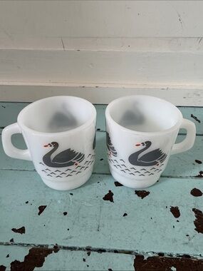 Vintage 2 Termocrisa Swan milk glass mug Mexico.Era 1960- 70’s